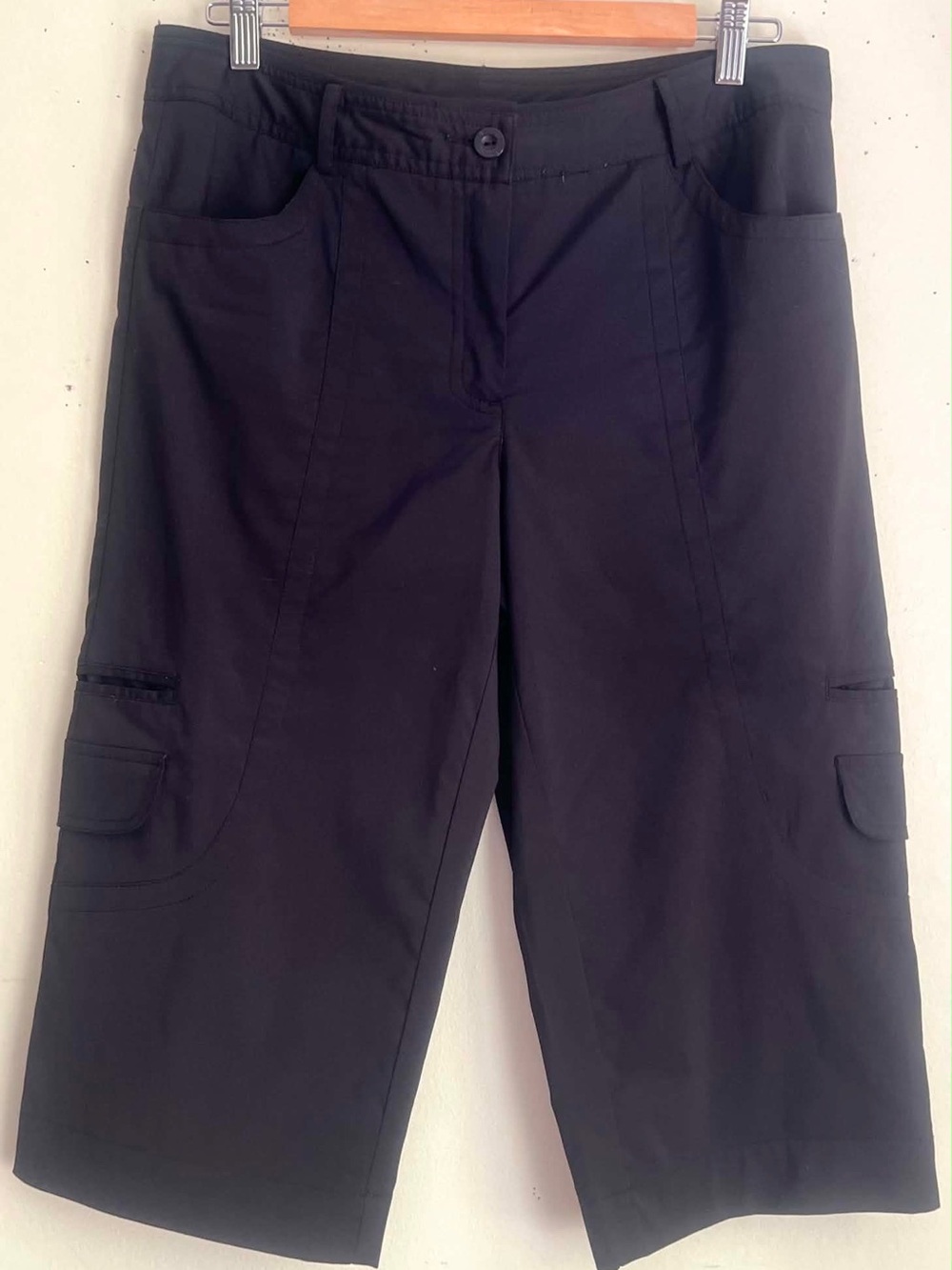 Black Women's Cargo Shorts - Classic Comfort